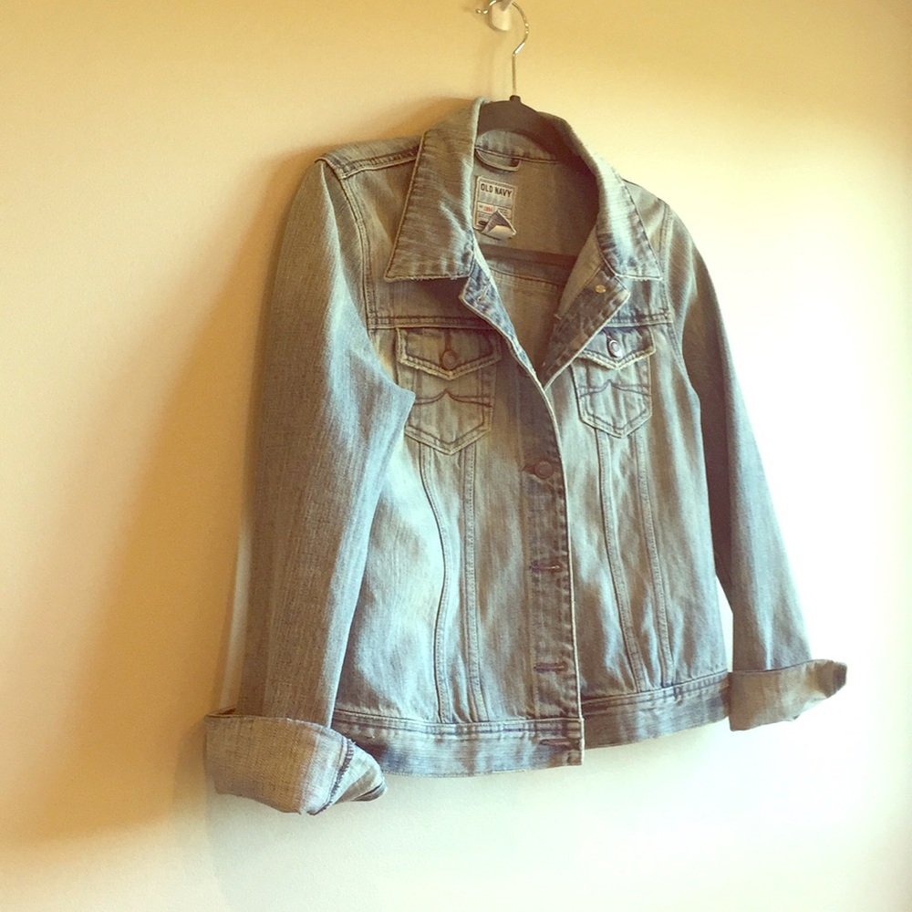 Jean jacket, light wash, size Medium.